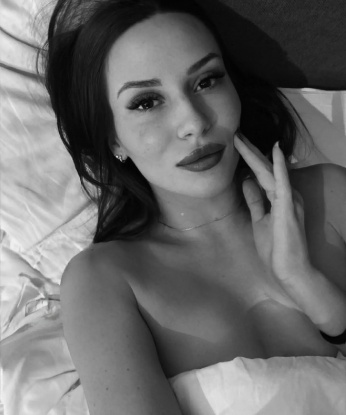 Со мной ты познаешь настоящее блаженство 💋 Я опытная и знаю, как доставить наслаждение и расслабление. У меня есть все необходимое для незабываемого вечера: страсть, ласка и сексуальная фантазия. Фото в профиле - 100% мои. Возможны индивидуальные программы, такие как экспресс массаж, стриптиз, эротический массаж. Получи океан удовольствия от встречи со мной. Все встречи проходят в атмосфере полной конфиденциальности и безопасности. Отзывы о моей работе говорят сами за себя. Живу в Москве, где буду рада встретить тебя и подарить незабываемые эмоции. Обещаю, ты точно не пожалеешь о встрече со мной! 💫💫💫 Эльжбета